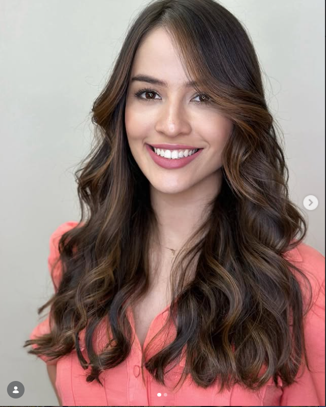 Dra. Laíse Abreu, especialista em lentes de contato dental